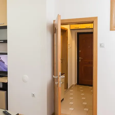 Cozy Studio Beverly Hills In Center
